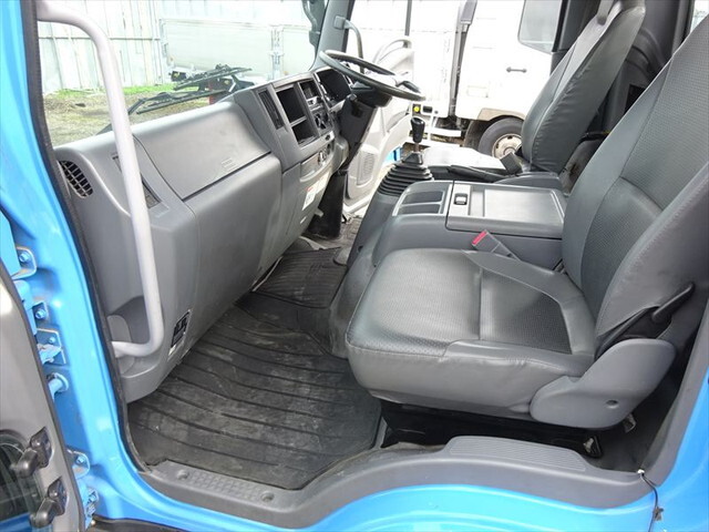 いすゞフォワードコンテナ専用車中型（4t）[写真28]