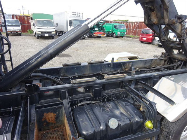 いすゞフォワードコンテナ専用車中型（4t）[写真05]