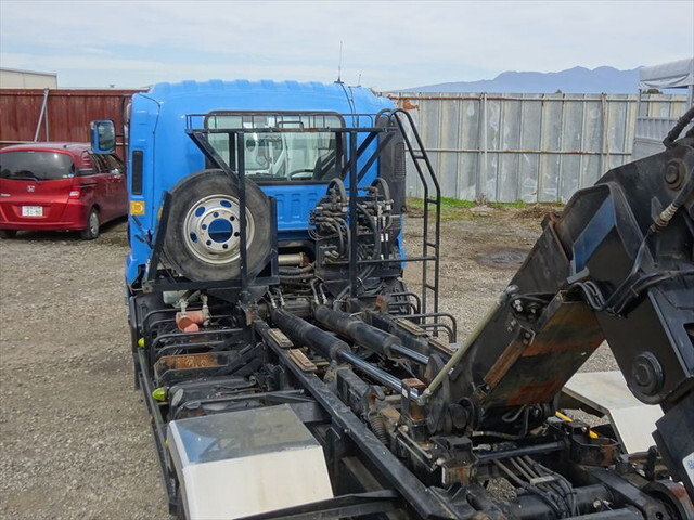 いすゞフォワードコンテナ専用車中型（4t）[写真09]