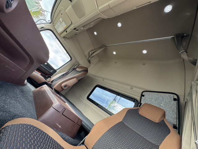 日野プロフィアトレーラーヘッド（トラクターヘッド）大型（10t）[写真11]