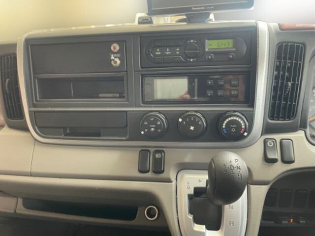 三菱ふそうキャンター冷凍車（冷蔵車）小型（2t・3t）[写真38]