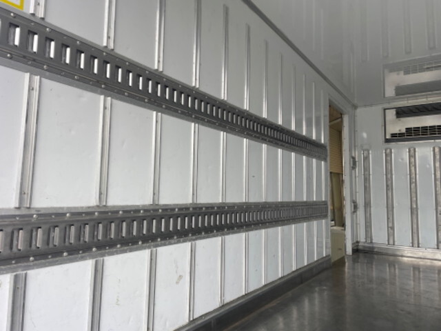 三菱ふそうキャンター冷凍車（冷蔵車）小型（2t・3t）[写真09]