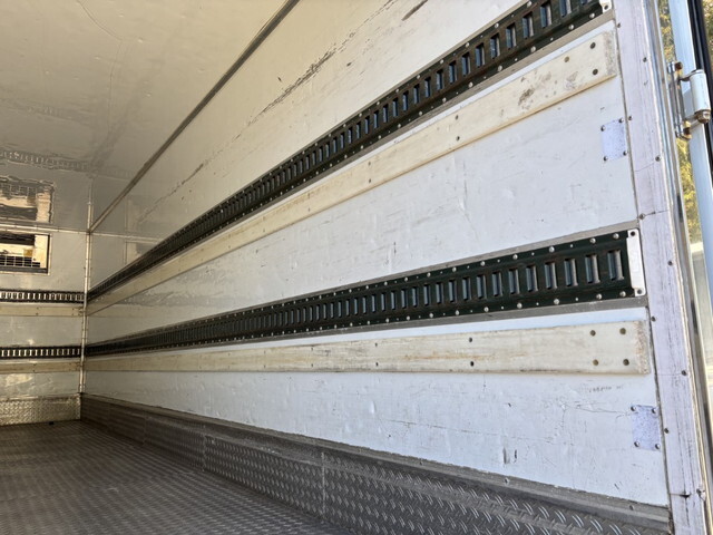 日野レンジャー冷凍車（冷蔵車）中型（4t）[写真13]