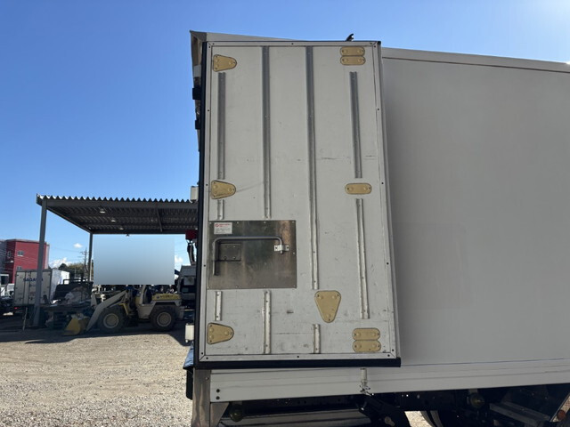 日野レンジャー冷凍車（冷蔵車）中型（4t）[写真09]