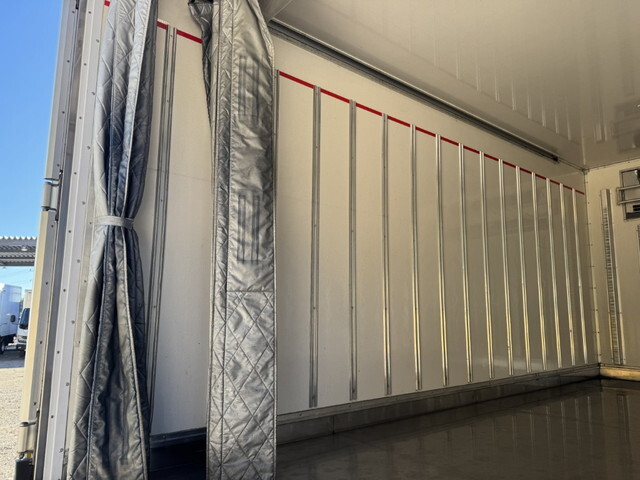 いすゞエルフ冷凍車（冷蔵車）小型（2t・3t）[写真14]