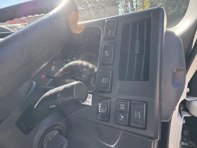 いすゞエルフ冷凍車（冷蔵車）小型（2t・3t）[写真17]