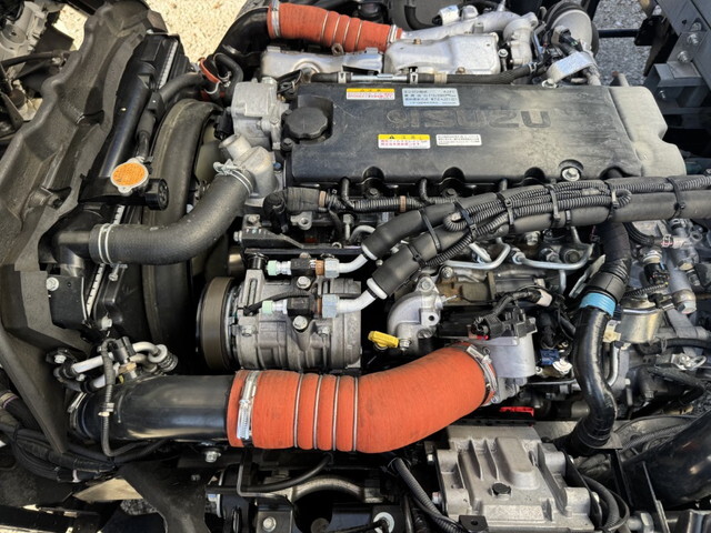 いすゞエルフ冷凍車（冷蔵車）小型（2t・3t）[写真27]