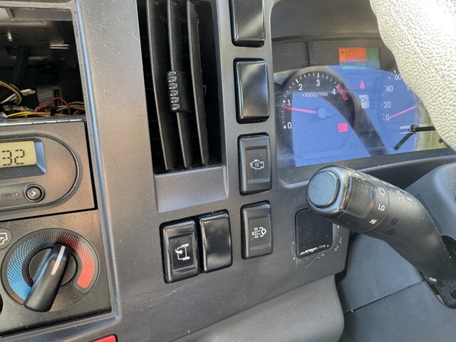 いすゞエルフ冷凍車（冷蔵車）小型（2t・3t）[写真31]