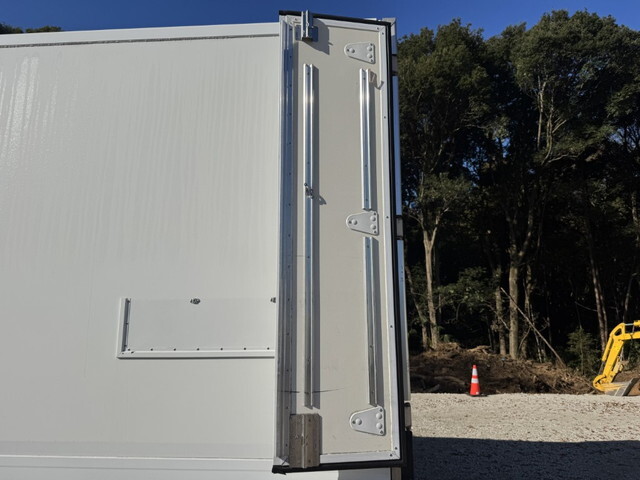 いすゞエルフ冷凍車（冷蔵車）小型（2t・3t）[写真32]