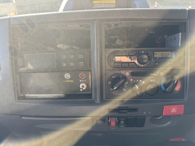 いすゞエルフ冷凍車（冷蔵車）小型（2t・3t）[写真34]