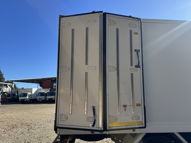 いすゞエルフ冷凍車（冷蔵車）小型（2t・3t）[写真06]