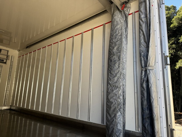 いすゞエルフ冷凍車（冷蔵車）小型（2t・3t）[写真09]