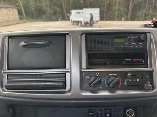 日野レンジャーアルミブロック中型（4t）[写真15]