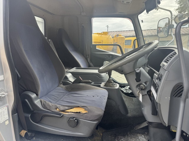 三菱ふそうファイターアルミブロック中型（4t）[写真12]