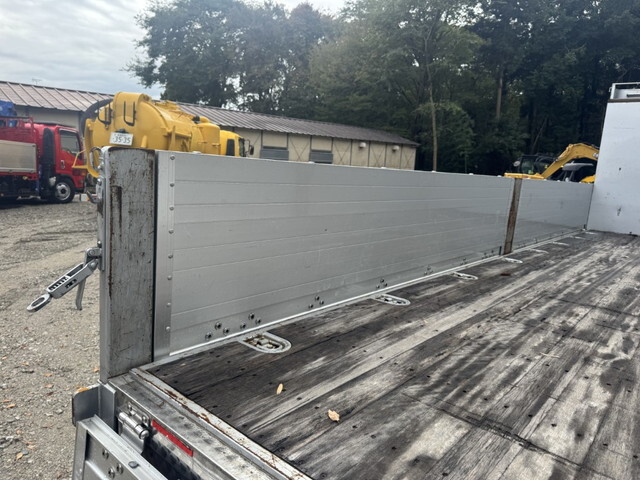 三菱ふそうファイターアルミブロック中型（4t）[写真09]