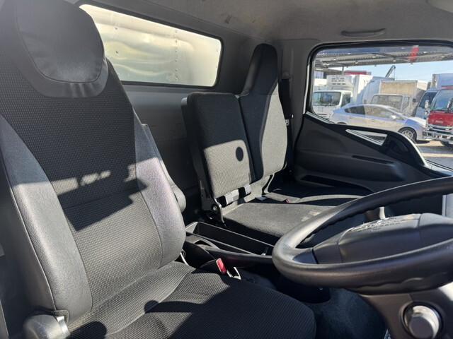 三菱ふそうキャンターアルミバン小型（2t・3t）[写真16]