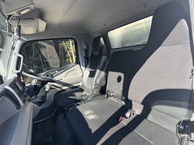 三菱ふそうキャンターアルミバン小型（2t・3t）[写真25]