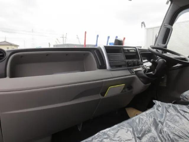 三菱ふそうキャンターアルミウイング小型（2t・3t）[写真12]