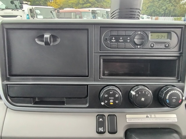 三菱ふそうキャンターアルミウイング小型（2t・3t）[写真25]