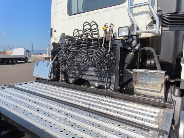 日野プロフィアトレーラーヘッド（トラクターヘッド）大型（10t）[写真12]