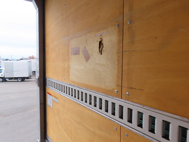 日野レンジャーアルミウイング中型（4t）[写真30]