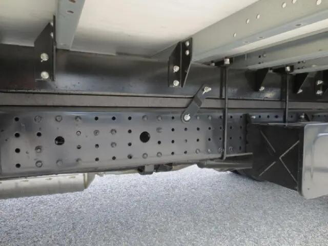 三菱ふそうキャンターアルミウイング小型（2t・3t）[写真10]