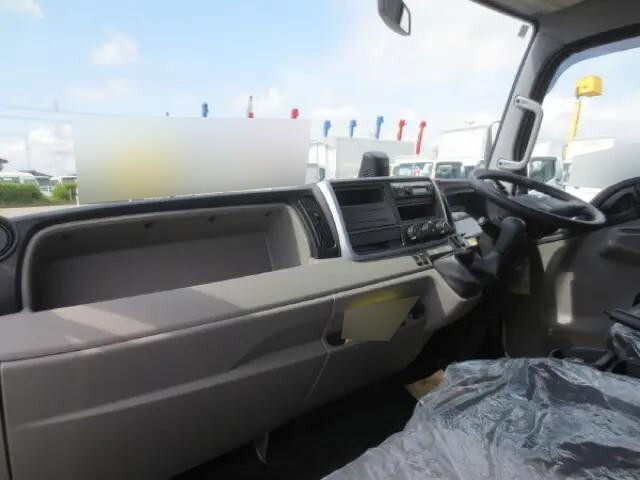 三菱ふそうキャンターアルミウイング小型（2t・3t）[写真12]