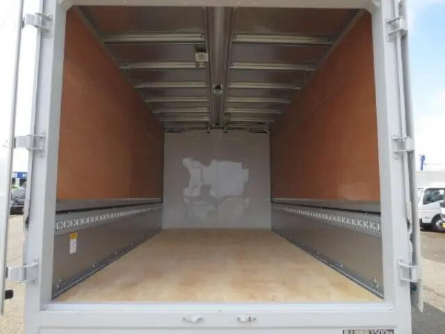 三菱ふそうキャンターアルミウイング小型（2t・3t）[写真09]