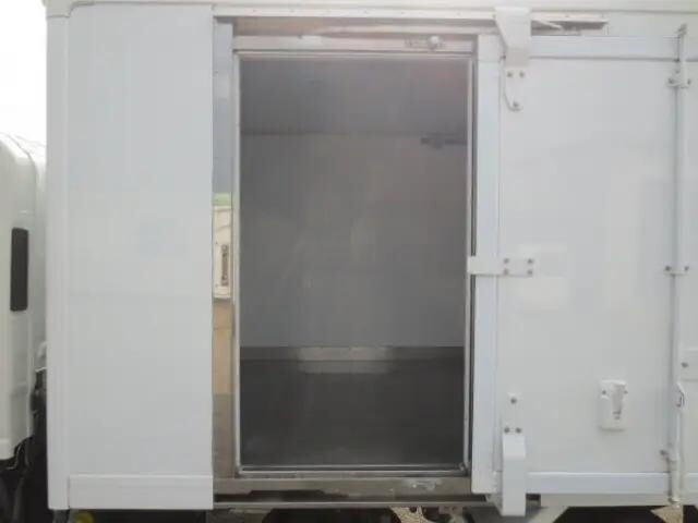 いすゞエルフ保冷バン小型（2t・3t）[写真10]