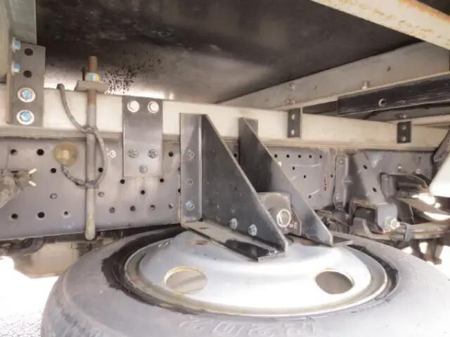 いすゞエルフ保冷バン小型（2t・3t）[写真11]