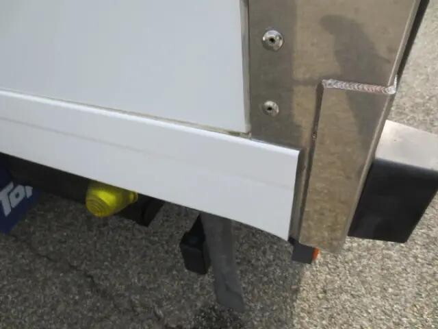 いすゞエルフ保冷バン小型（2t・3t）[写真18]