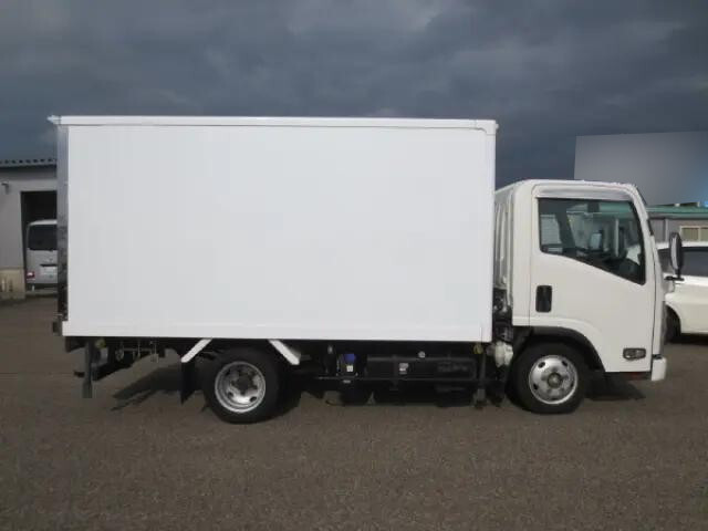 いすゞエルフ保冷バン小型（2t・3t）[写真07]