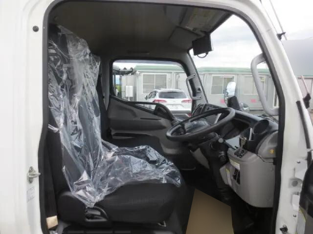 三菱ふそうキャンターアルミバン小型（2t・3t）[写真11]