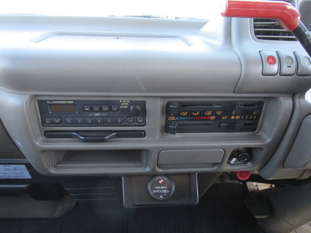 いすゞエルフトラッククレーン小型（2t・3t）[写真12]