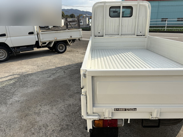 トヨタトヨエース平ボディ小型（2t・3t）[写真21]