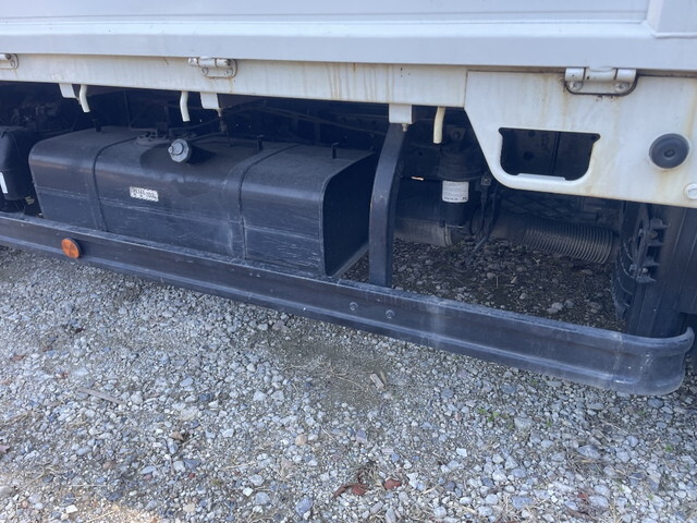 三菱ふそうキャンター平ボディ小型（2t・3t）[写真11]