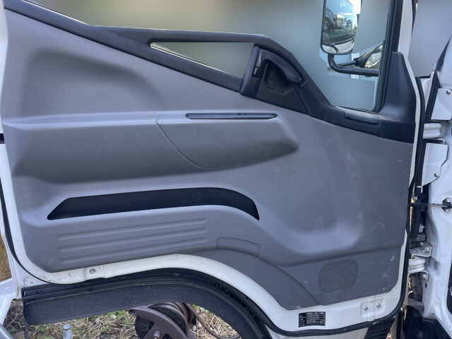 三菱ふそうキャンター平ボディ小型（2t・3t）[写真24]