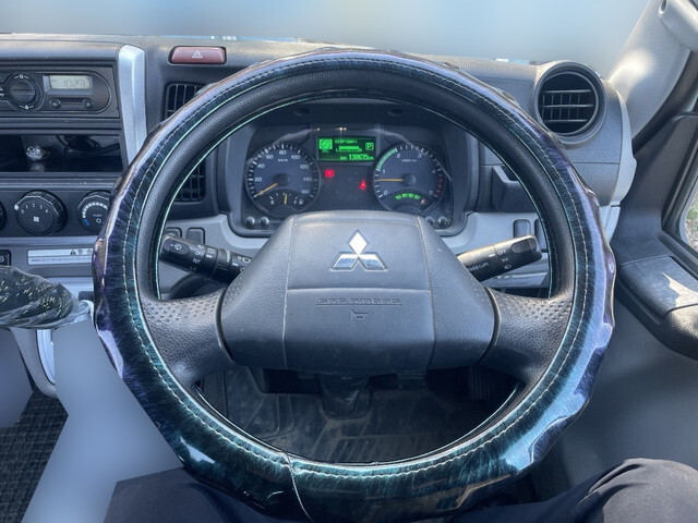 三菱ふそうキャンター平ボディ小型（2t・3t）[写真31]