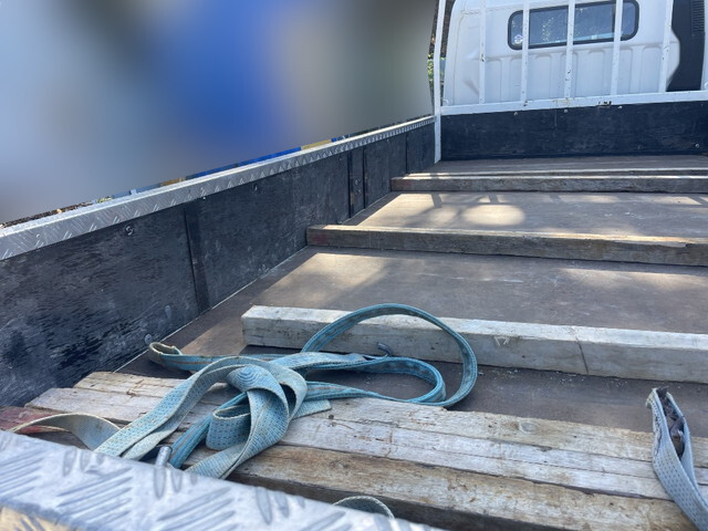 三菱ふそうキャンター平ボディ小型（2t・3t）[写真08]