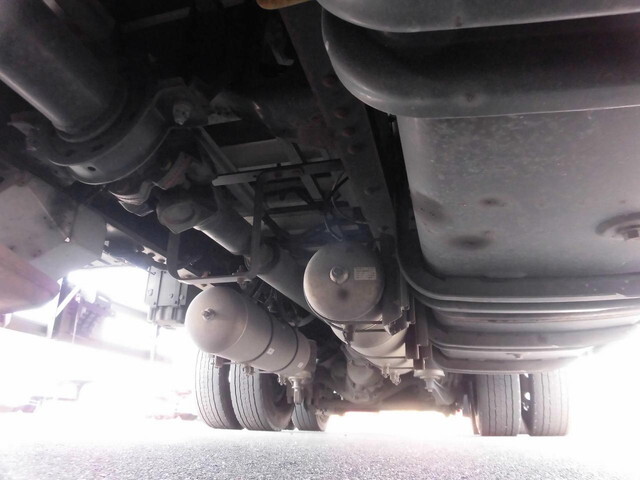 いすゞギガアルミウイング大型（10t）[写真10]