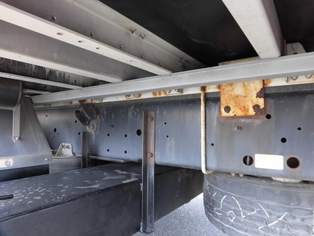 いすゞギガアルミウイング大型（10t）[写真12]