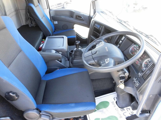 いすゞギガアルミウイング大型（10t）[写真13]