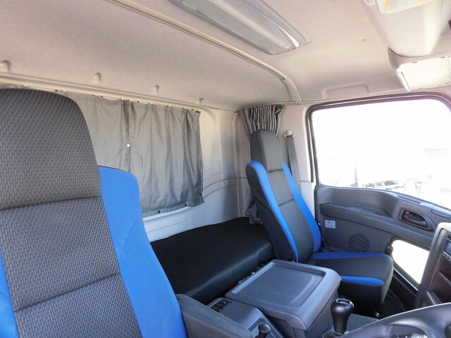 いすゞギガアルミウイング大型（10t）[写真14]