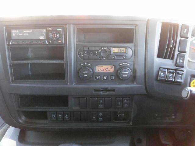 いすゞギガアルミウイング大型（10t）[写真15]