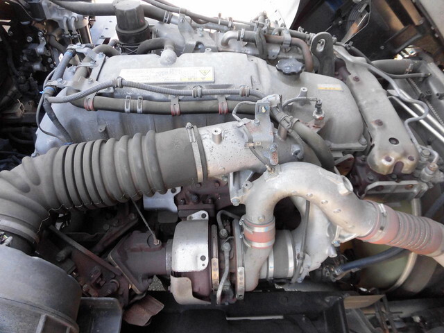 いすゞギガアルミウイング大型（10t）[写真20]