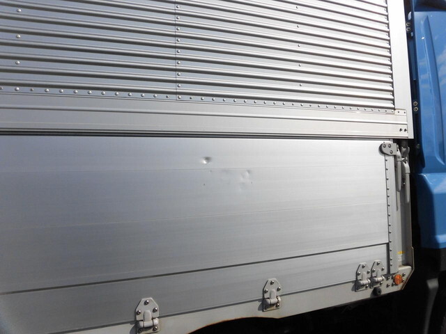 いすゞギガアルミウイング大型（10t）[写真23]