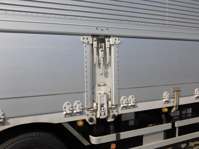 いすゞギガアルミウイング大型（10t）[写真25]