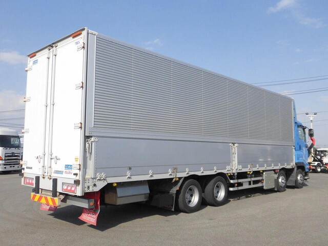 いすゞギガアルミウイング大型（10t）[写真03]