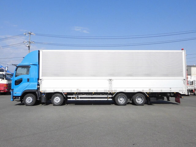 いすゞギガアルミウイング大型（10t）[写真04]