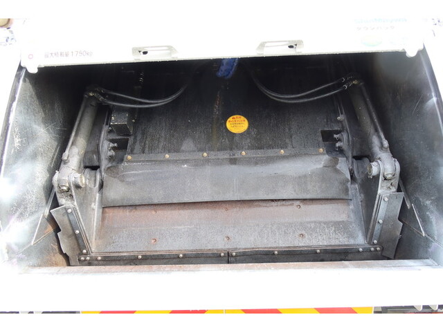 いすゞフォワードパッカー車（塵芥車）中型（4t）[写真11]